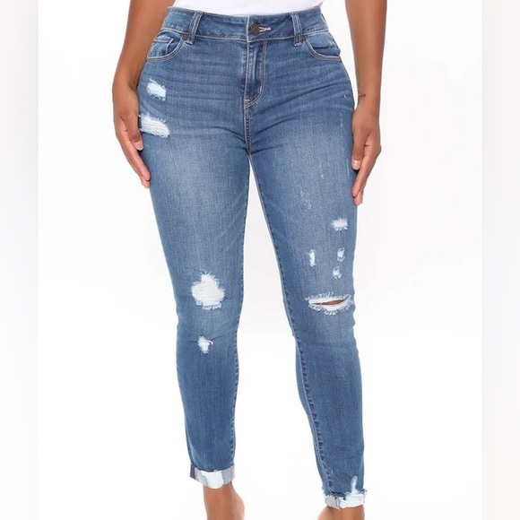 Distressed Ankle Jeans💙 - Picture 1 of 4